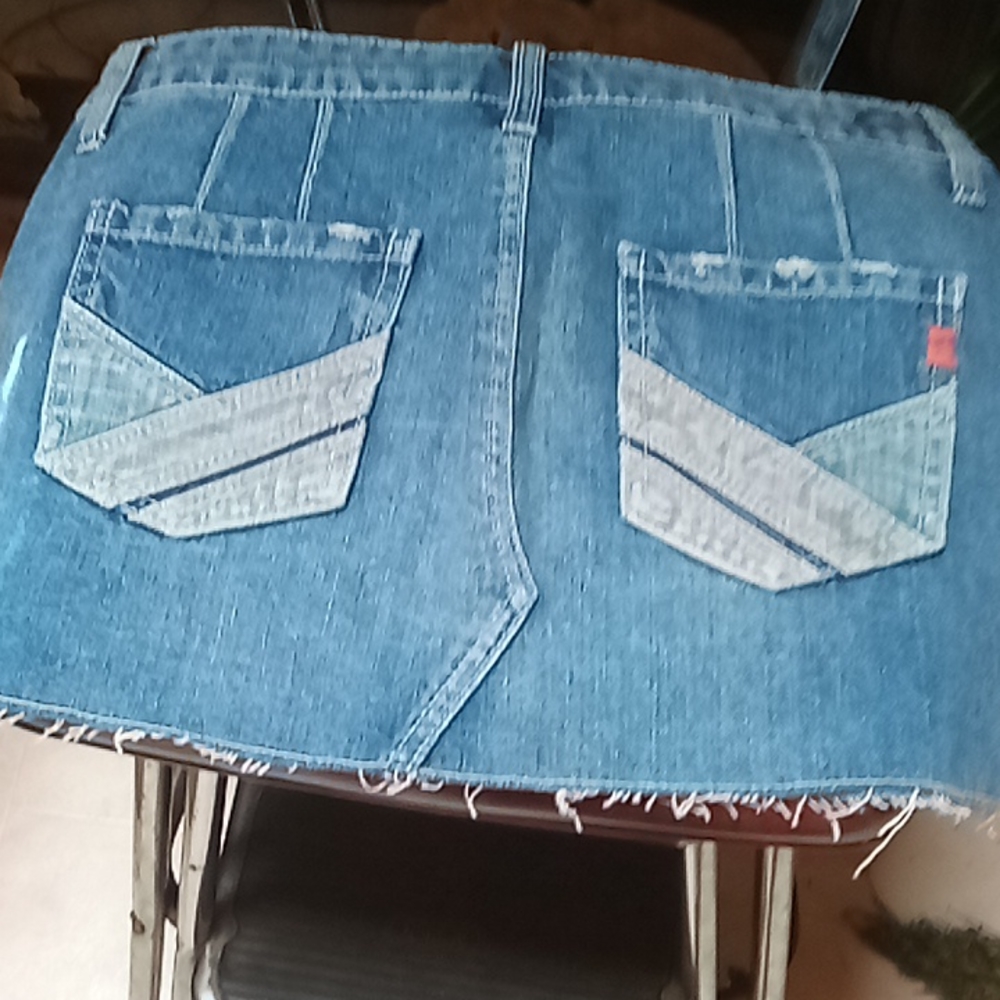 Mini skirt - Picture 2 of 2